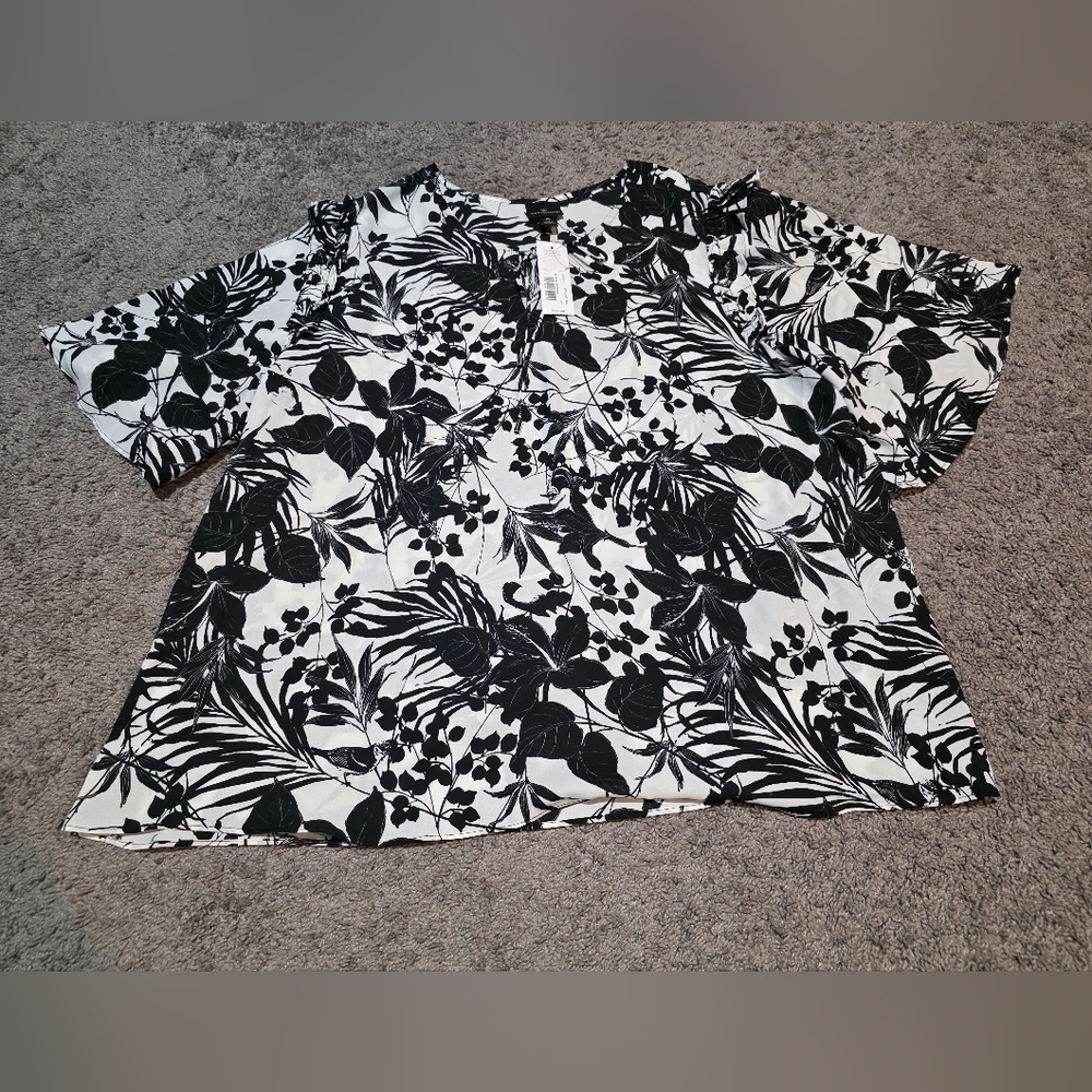 Worthington Black and White Tropical Blouse